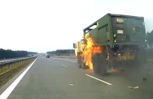 Wypadek armii USA w Polsce. Płonąca ciężarówka na autostradzie [WIDEO