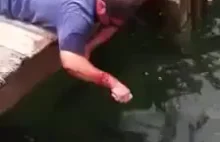 Facet łapie rybę, czy ryba łapie faceta?