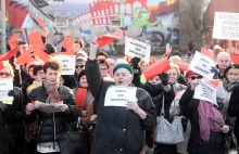 Strajk Kobiet - średnia wieku zastanawia
