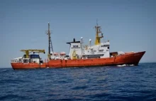 Premier Włoch: Malta odmówiła pomocy statkowi z migrantami