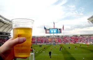 P--o na stadionach: gdzie, czego i za ile napijemy się w Ekstraklasie?