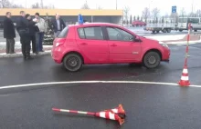 Nie zdał egzaminu na prawo jazdy, więc skopał auto...