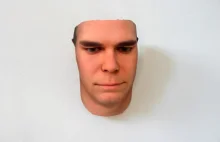 Nowojorska artystka drukuje twarze w oparciu o dane z DNA