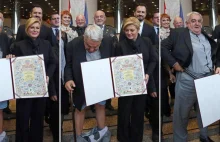 Pozował do zdjęcia z prezydent Chorwacji bez spodni [EN]