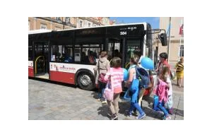 Opolanie zwiedzali eurobusem unijne inwestycje - propaganda w Ciemnogrodzie