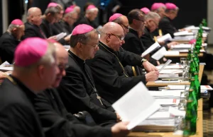 Polacy coraz gorzej postrzegają Kościół katolicki. Najnowsze badanie CBOS