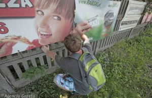 Z nożyczkami na reklamy. Miejscy partyzanci