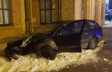 Pijany Ukrainiec rozbił BMW o ścianę dworca PKP - Bielsko-Biała