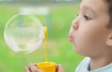 Chińska zabawka z pałeczkami ropy błękitnej - bakterią odporną na antybiotyki