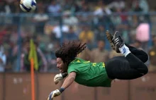 Rene Higuita powtarza 'scorpion kick' na 20 rocznicę.