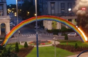 Strażnicy spali zamiast pilnować tęczy? "Myślę, że powinni pożegnać się...