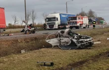 Poświętne. Tragiczny wypadek na DK 8. Dwie osoby nie żyją (zdjęcia)