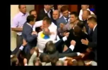 Bójka w ukraińskim parlamencie.