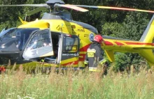 Wypadek w Bartoszycach. Auto zostawione na luzie stoczyło się na targowisko