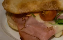 Panuozzo z karczochami i kaparami - przepis na wspaniałą włoską pieczoną kanapkę