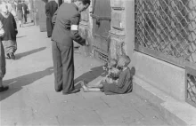 Zdjęcia z przemyconej kliszy, wykonane w warszawskim getcie [1941 rok]