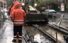 Kraków: Rozkopali torowisko przy Poczcie Głównej. Jest gorzej, niż przypuszczano