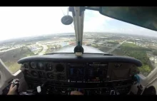 Uderzenie ptaka w szybę samolotu z perspektywy pilota