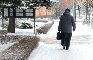 Jedna koperta to za mało. Tutaj proboszcz oczekuje dwóch ofiar