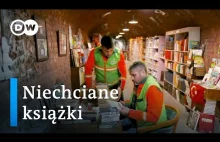 Biblioteka z książek wyrzucanych na śmietnik.