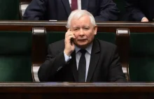 Jarosław Kaczyński chciał dla niego 50 tys. zł? Kim jest ks. Rafał Sawicz