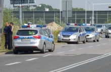 Ciężarówka na rondzie otarła się o radiowóz. Dwóch policjantów w szpitalu..