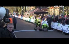 Austalijski kolarz przewrócony przez kibica podczas sprintu do mety