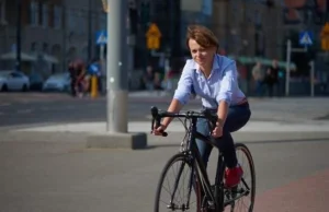 Jadwiga Emilewicz pojechała rowerem na mszę świętą. W trakcie nabożeństwa rower