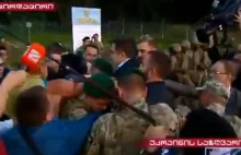 Saakaszwili wniesiony na rękach na Ukrainę! Wielkie zamieszanie na granicy...
