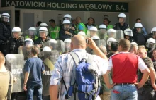 Manifestacja górników w Katowicach. Chcieli wtargnąć do gmachu Holdingu