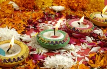 Hindusi obchodzą dzisiaj Diwali. Indyjskie święto świateł