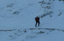 Tatry: Ratownik wyniósł turystkę "na barana"