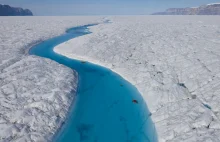 Niezwykła, niebieska rzeka na Grenlandii
