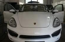 Złodzieje „stracili” porsche, bo źle zaparkowali