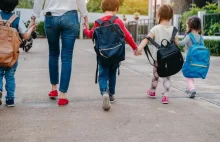 Szkoła a kręgosłup dziecka – plecak, tornister czy plecak na kółkach? Jak...
