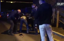 Niemiecka policja brutalnie zaatakowała uczestnika wypadku, bo… palił papierosa