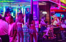 Ladyboys i porno-cyrk, czyli nocne życie w Bangkoku •