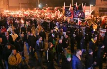 W świetle pochodni ulicami Wrocławia przeszedł Marsz Patriotów