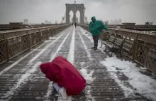 Śnieżyca szaleje w Nowym Jorku. Zamknięto drogi, odwołano sześć tysięcy...