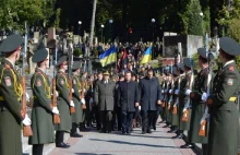 Lwów: ukraińskie władze oddały hołd UPA na Cmentarzu Łyczakowskim. „Bez...