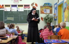 W Łodzi większość uczniów nie chodzi na religię. Rezygnują z niej nie...