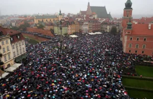 Solidarność doniosła na kobiety. "Czarny protest" na celowniku prokuratury