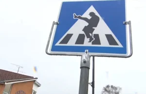 W Norwegii zainstalowano znak, zachęcający do przechodzenia w "głupi sposób"