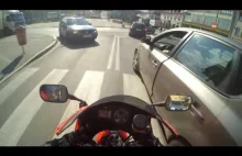 Motocyklista po wykroczeniu skutecznie ucieka policji i chwali się na YT!