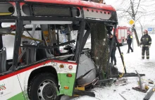 Lublin: Autobus uderzył w drzewo. Siedem osób rannych (wideo, NOWE...