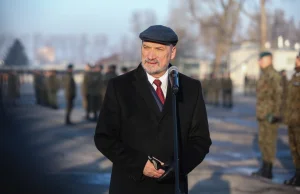Macierewicz: Dostawa pierwszych śmigłowców najpóźniej w marcu
