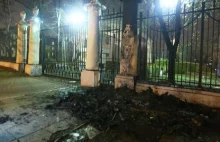 Spalenie budki przy ambasadzie Rosji. Umorzono śledztwo