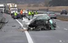 67-latek wjechał pod prąd na S3. Mężczyzna zginął [zdjęcia]