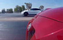 Tesla Model X vs Alfa Romeo 4C drag race. –