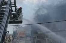 Duży pożar na budowie bloku. Gęsty dym nad Stegnami - Mokotów